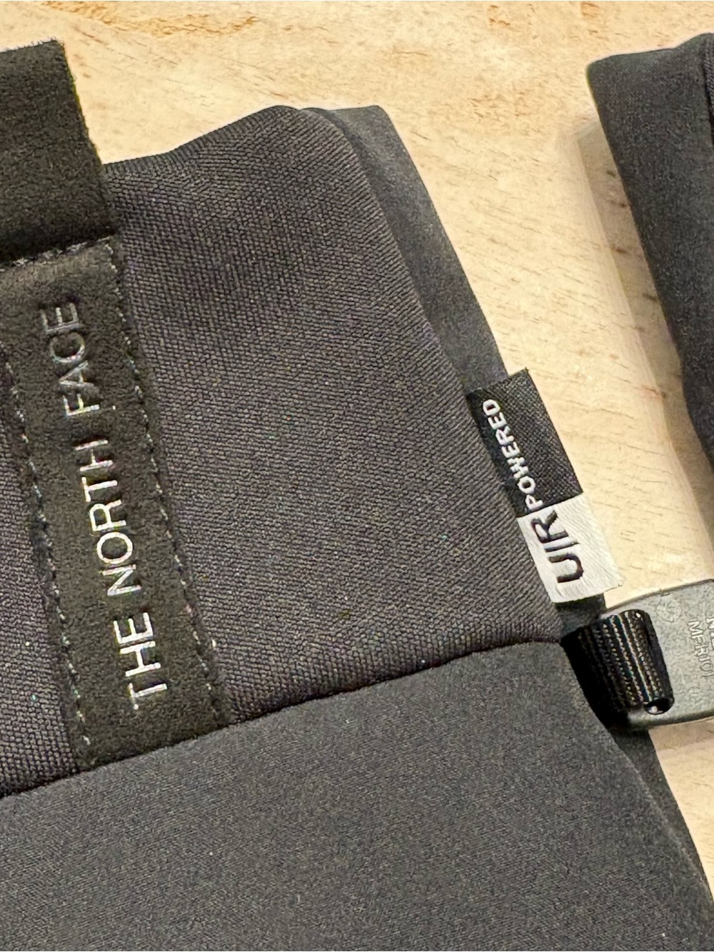 THE NORTH FACE U|R Powered Gloves - Picture 3 of 5
